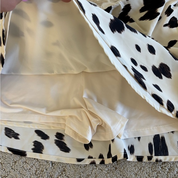 NWT women’s Abercrombie cow print skort - Picture 4 of 4